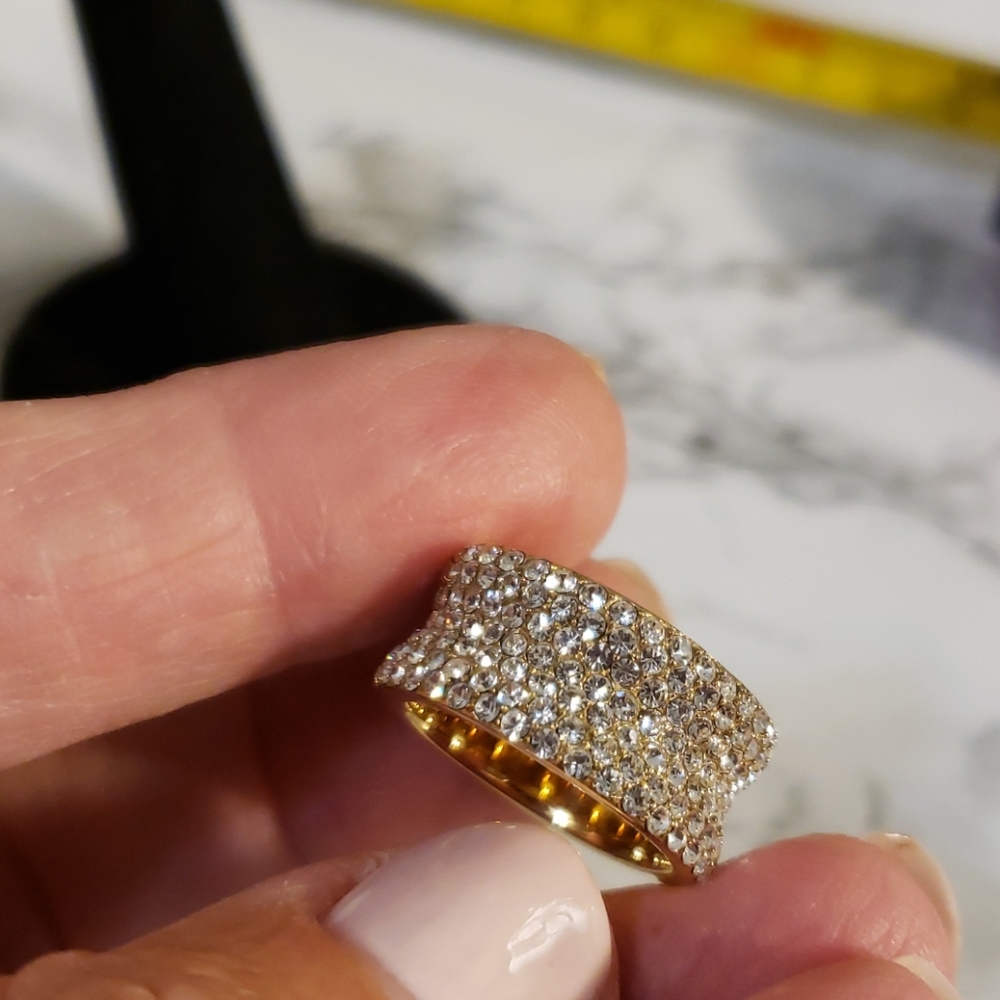 Gorgeous pave band ring with cz all around. New! Sz 5.5 - Picture 3 of 4